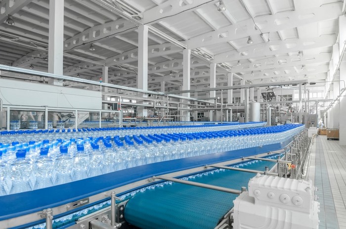 Dây chuyền sản xuất nhựa công nghiệp gồm nhiều máy móc, bạn cần nắm được để giao tiếp hiệu quả bằng tiếng Trung