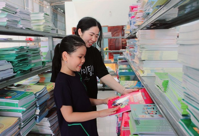 Khi biết mẫu câu, từ vựng tiếng Trung về đồ dùng học tập sẽ dễ dàng hỏi mua, nhận tư vấn tại cửa hàng văn phòng phẩm