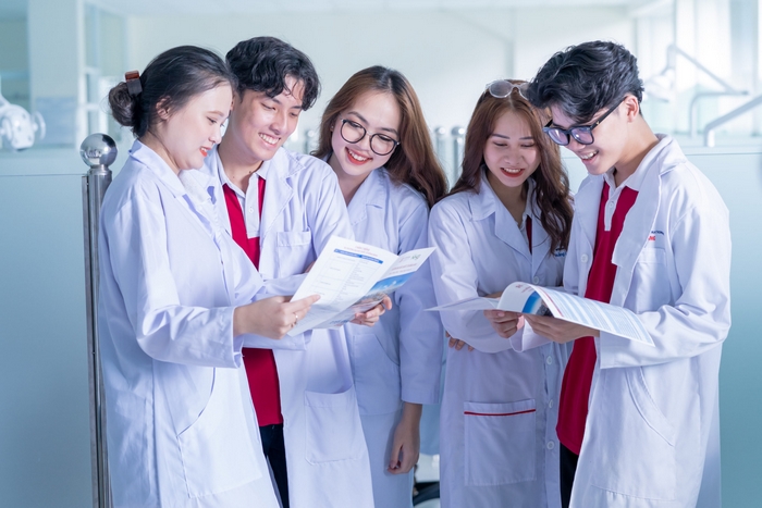 299+ từ vựng tiếng Trung chủ đề nghề nghiệp dùng phổ biến 2 Nếu bạn làm việc tại bệnh viện, phòng khám,... thì cần nhớ từ vựng tiếng Trung chủ đề nghề nghiệp ngành y để giới thiệu về bản thân chính xác